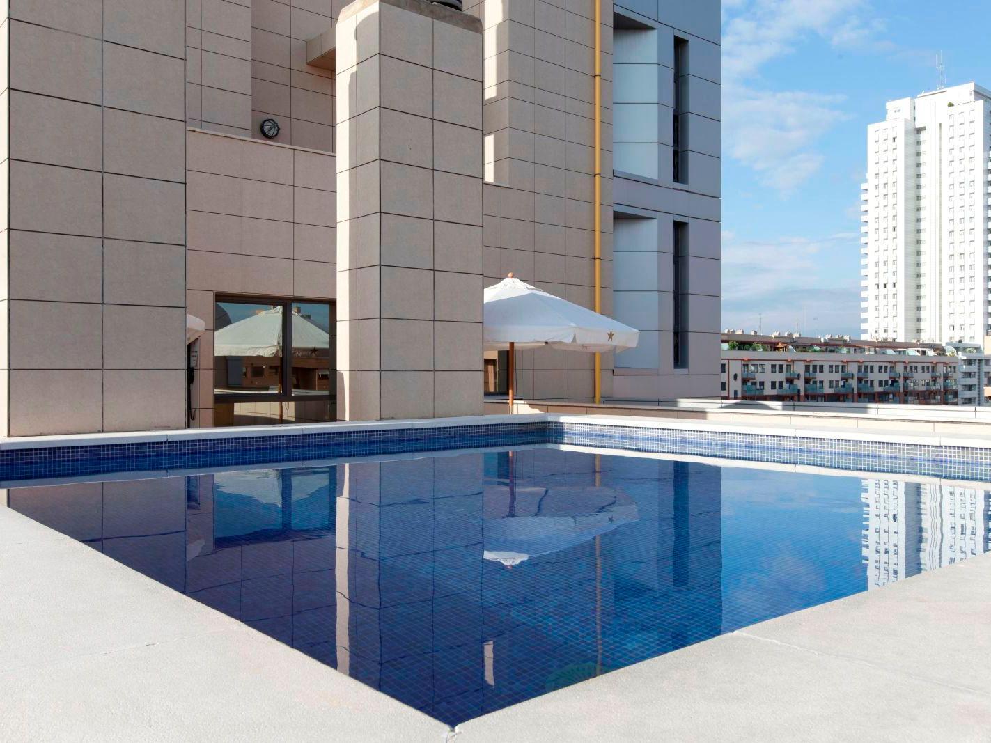 Center 4* Valence