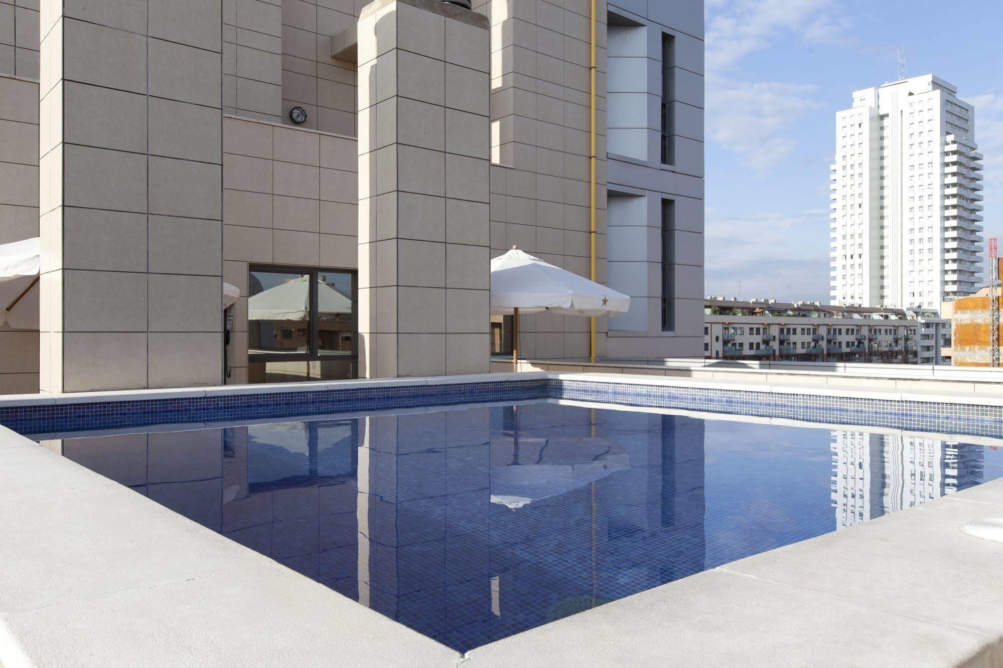 Center 4* Valence